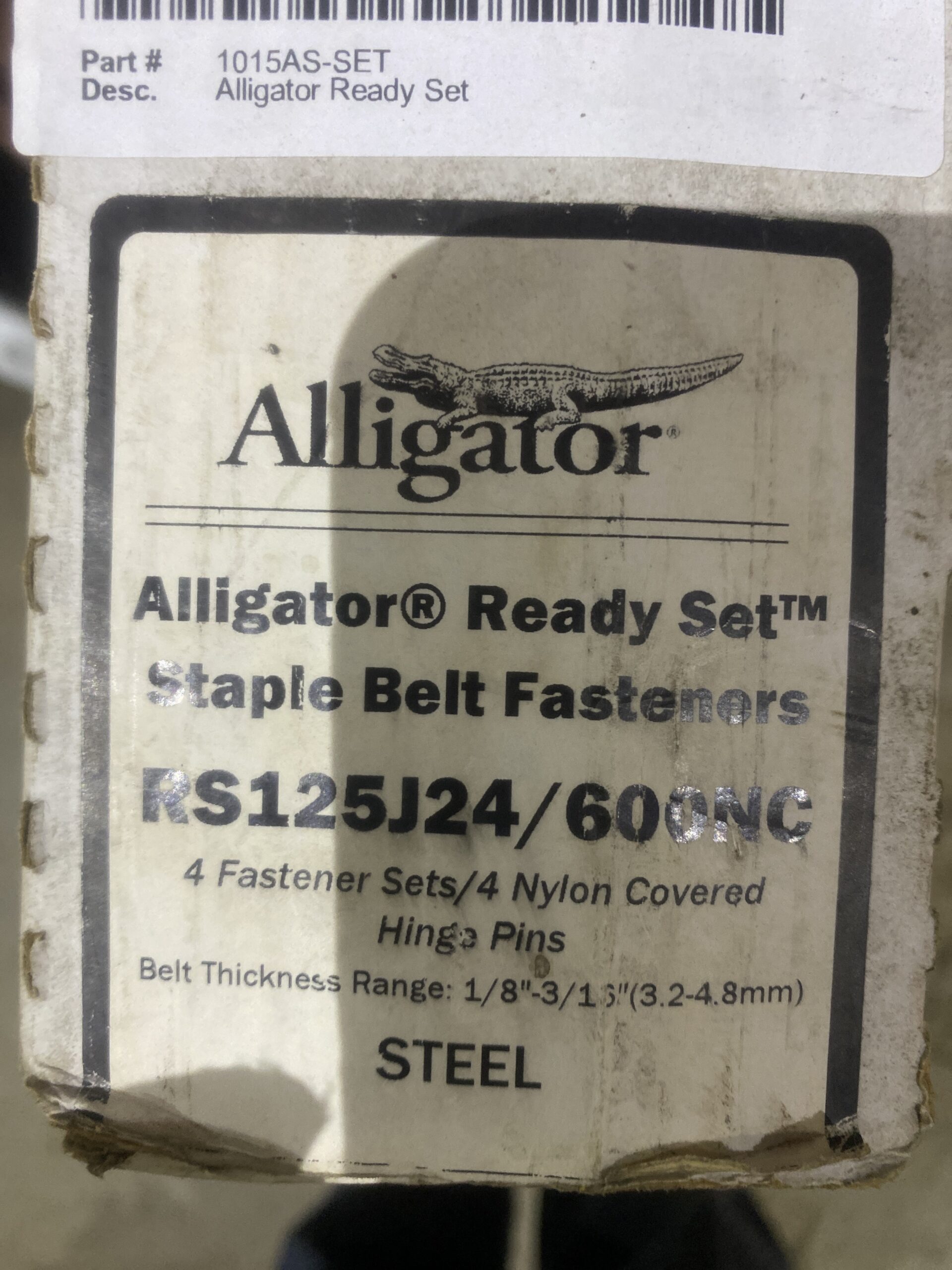 Front panel of Alligator Ready Set RS125J24/600NC box listing four fastener sets and nylon covered hinge pins.